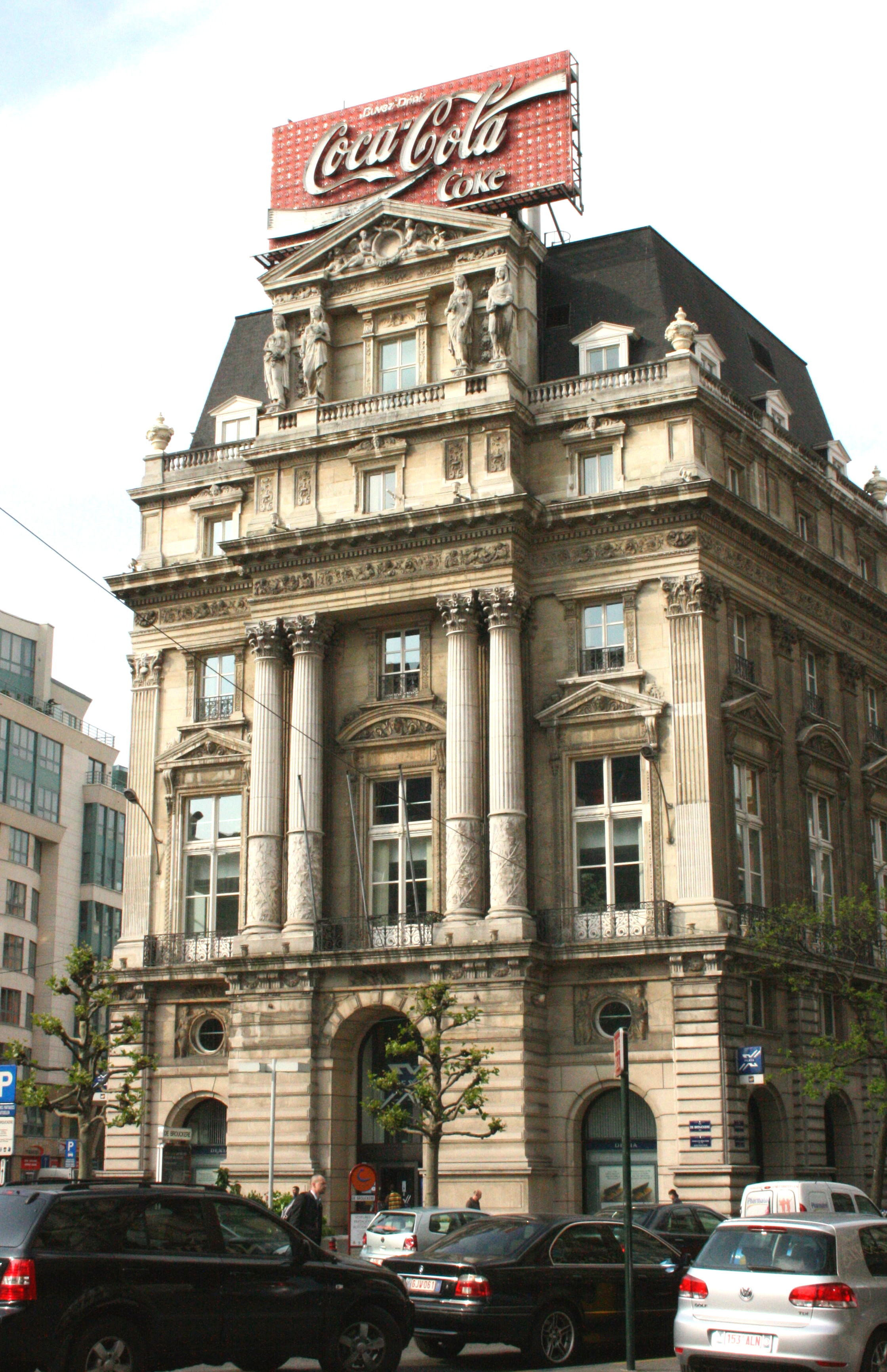 Hôtel Continental: le PTB soumet une offre pour reconvertir le bâtiment public en Maison du Peuple